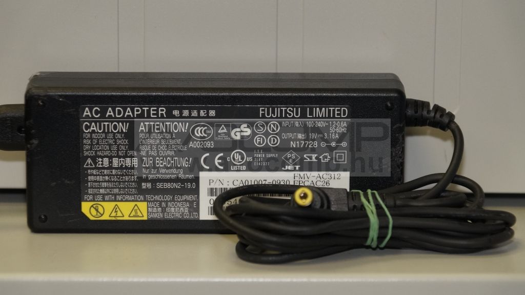 Fujitsu 19V 3.42A 65W adapter ugy.