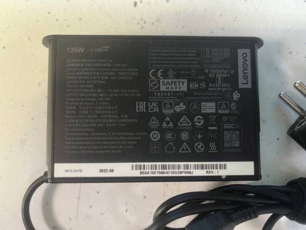 Lenovo notebook adapter 20V 6.75 135W (t&eacute;glalap alak&uacute;) ADL135SDC3A