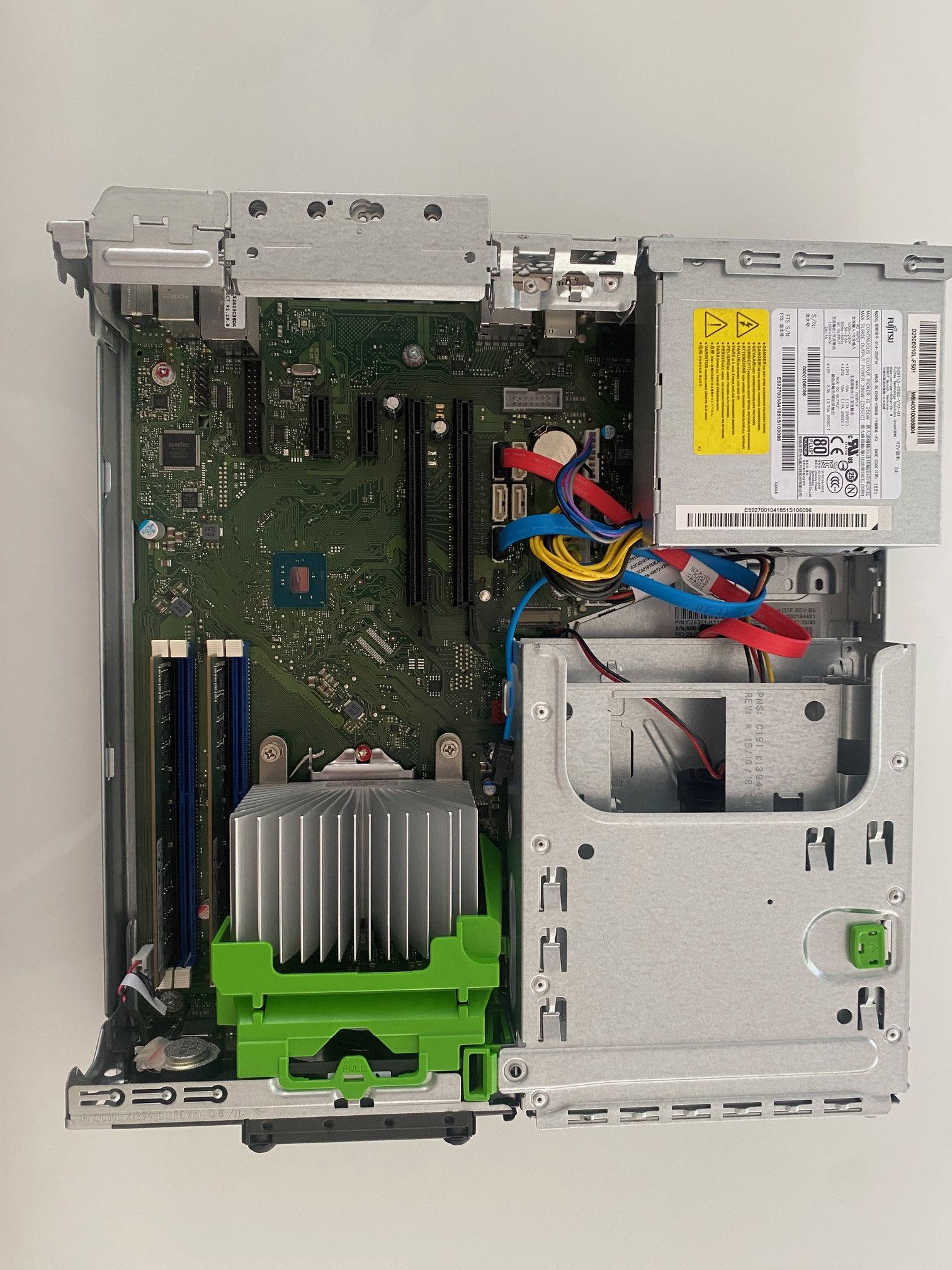 Fujitsu Esprimo D957 SFF számítógép